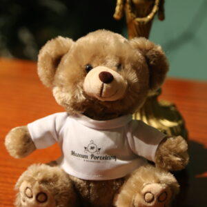 Maskotka - Miś z koszulką z logo Muzeum